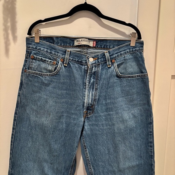 Levi's Relaxed Fit 550 Mens Medium Wash Denim Jeans Size 38 x 32 - Picture 3 of 11